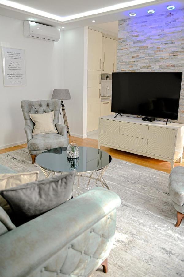 Fontana apartmani FREE parking Tuzla Bagian luar foto
