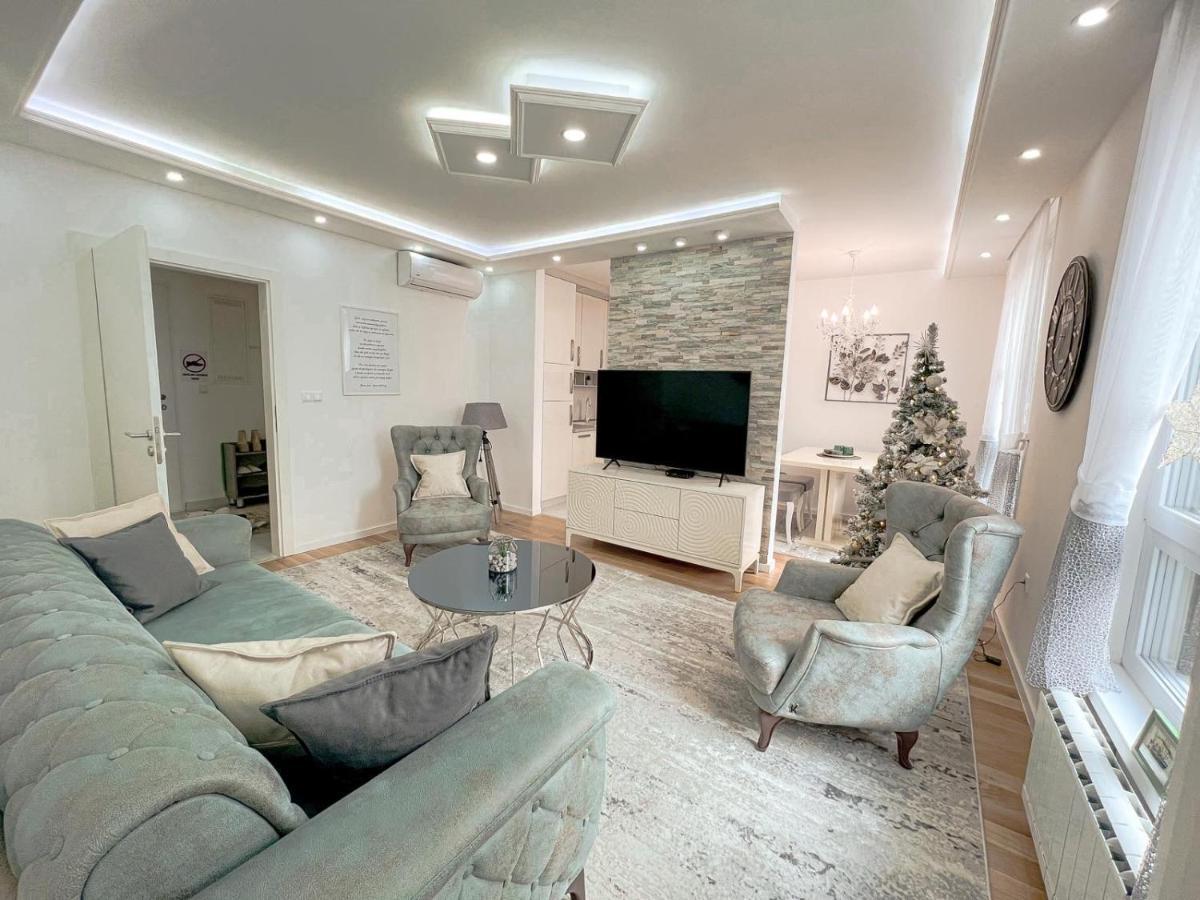 Fontana apartmani FREE parking Tuzla Bagian luar foto