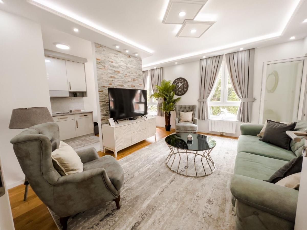Fontana apartmani FREE parking Tuzla Bagian luar foto