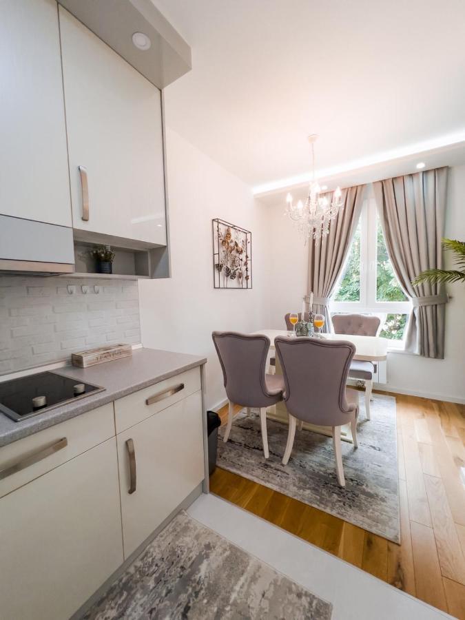Fontana apartmani FREE parking Tuzla Bagian luar foto